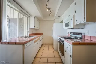 Photo #4: 2639084 Listing 