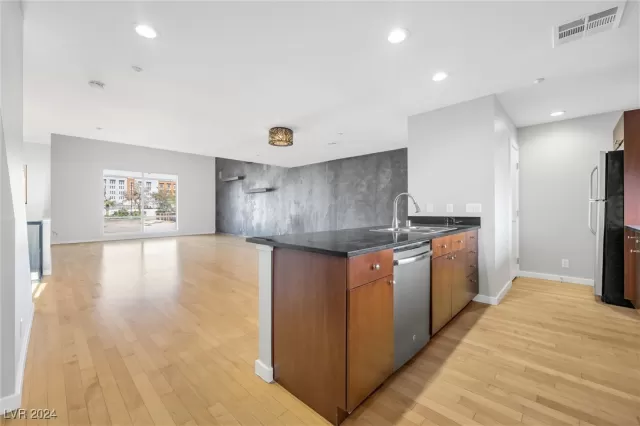 MLS: 2639085 Condo For Sale