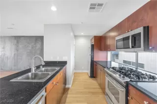 Photo #1: 2639085 Listing 