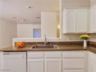 Photo #6: 2639146 Listing 