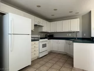 Photo #4: 2639194 Listing