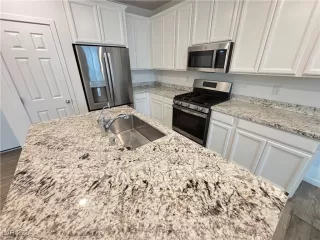 Photo #3: 2639377 Listing 