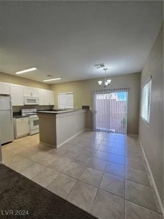 Photo #5: 2639420 Listing 