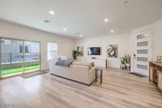 Photo #4: 2639427 Listing