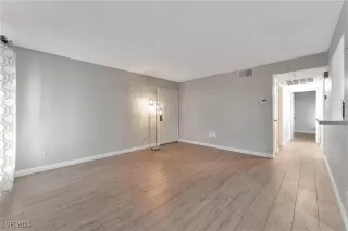 Photo #3: 2639585 Listing