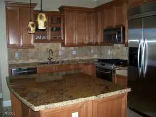 Photo #3: 2639588 Listing 