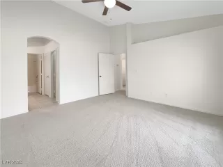 Photo #4: 2639711 Listing