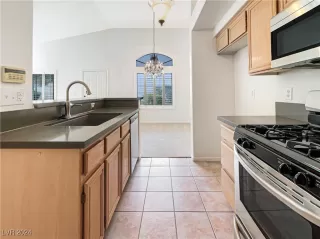 Photo #5: 2639711 Listing