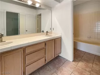 Photo #6: 2639711 Listing