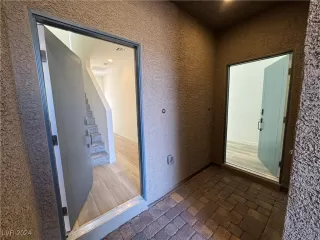 Photo #1: 2639787 Listing 