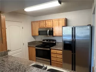 Photo #5: 2639806 Listing 