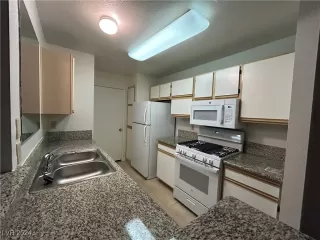 Photo #2: 2639859 Listing 