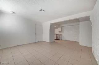 Photo #3: 2639866 Listing