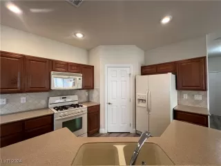 Photo #6: 2639901 Listing 