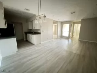 Photo #5: 2639959 Listing 