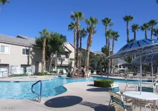 Photo #2: 2639960 Listing 