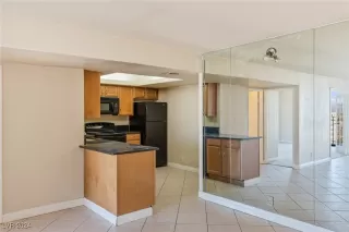 Photo #5: 2640017 Listing 