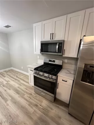 Photo #3: 2640028 Listing 