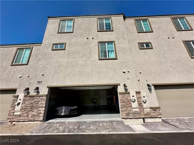 MLS: 2640046 Condo For Sale