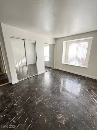 Photo #5: 2640097 Listing