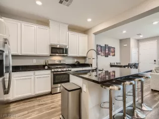 Photo #3: 2640134 Listing 