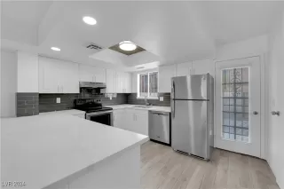 Photo #3: 2640159 Listing 