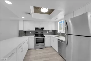 Photo #4: 2640159 Listing 