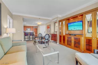 Photo #4: 2640175 Listing