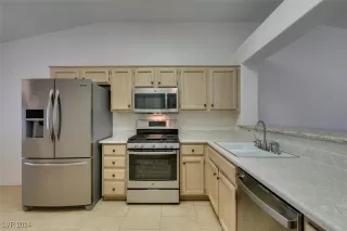 Photo #6: 2640187 Listing