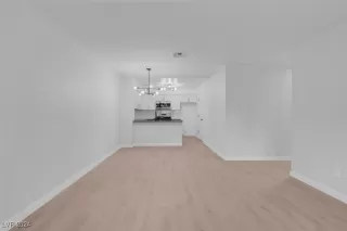 Photo #5: 2640193 Listing