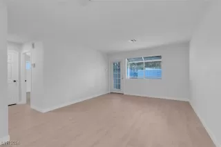 Photo #6: 2640193 Listing