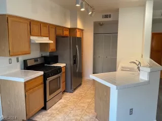 Photo #5: 2640216 Listing