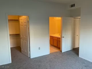 Photo #6: 2640216 Listing