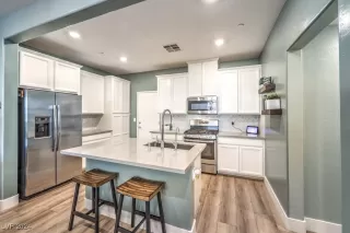 Photo #3: 2640244 Listing