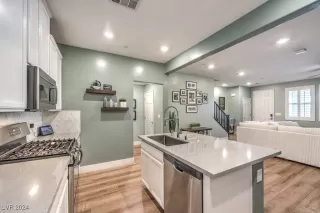 Photo #4: 2640244 Listing