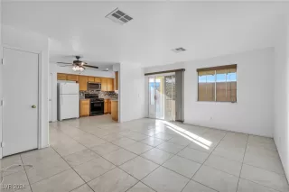 Photo #5: 2640301 Listing