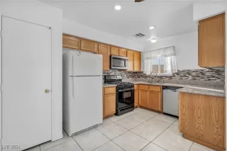 Photo #6: 2640301 Listing