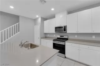 Photo #4: 2640323 Listing