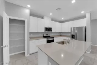 Photo #5: 2640323 Listing