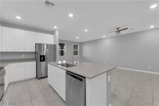 Photo #6: 2640323 Listing