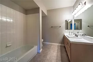 Photo #6: 2640339 Listing