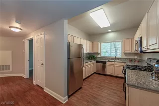 Photo #2: 2640342 Listing