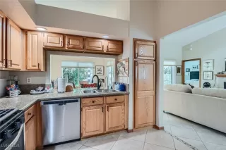 Photo #5: 2640351 Listing