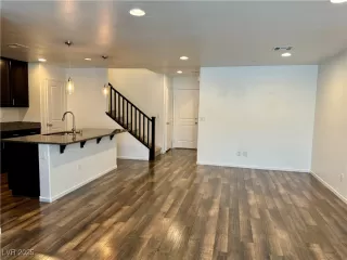 Photo #1: 2640367 Listing 