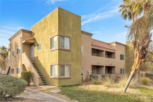 MLS: 2640382 Condo For Sale