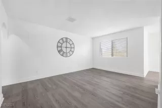 Photo #2: 2640382 Listing 