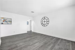 Photo #3: 2640382 Listing 