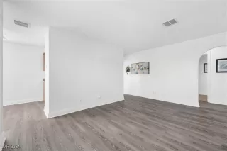 Photo #4: 2640382 Listing 