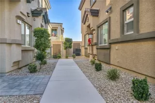 Photo #3: 2640385 Listing