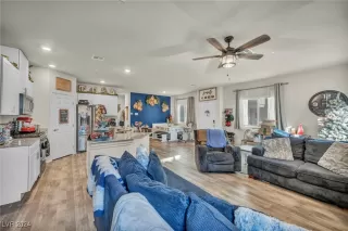 Photo #6: 2640385 Listing